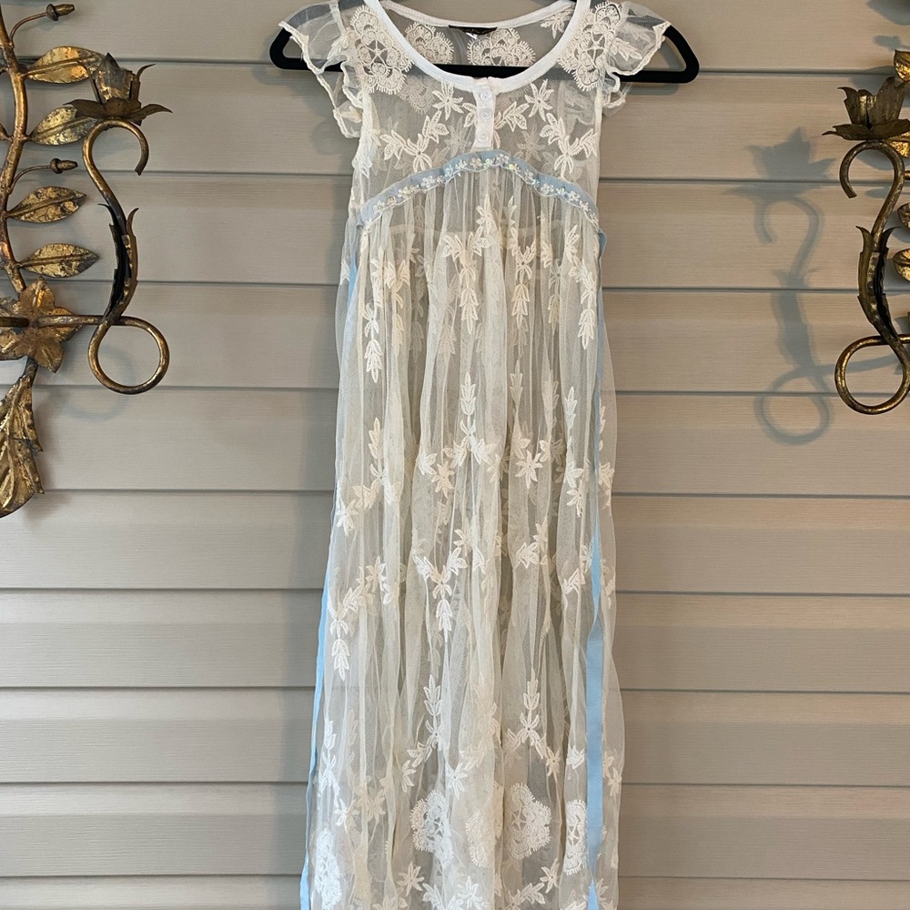 Hannah Banana White Formal Dress with Lace Detailing and Empire Waist